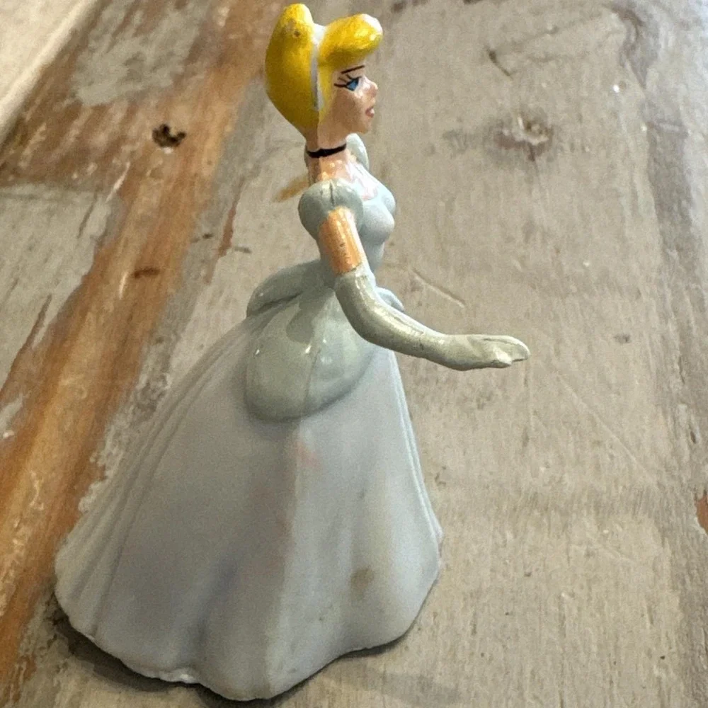VINTAGE DISNEY CINDERELLA PVC FIGURINE APPLAUSE DECOPAC CAKE TOPPER 80s/90s